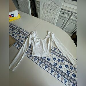 Women’s long sleeve top by Lululemon